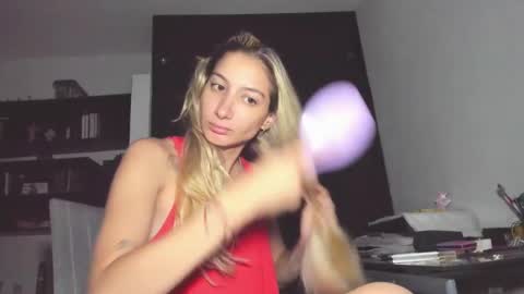 Snapshot of danikrosse chatting on December 2024 05:50:01 AM Danik online show from December 2024 05:50:01 AM