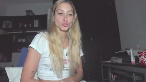 Snapshot of danikrosse chatting on December 2024 06:32:02 AM Danik online show from December 2024 06:32:02 AM
