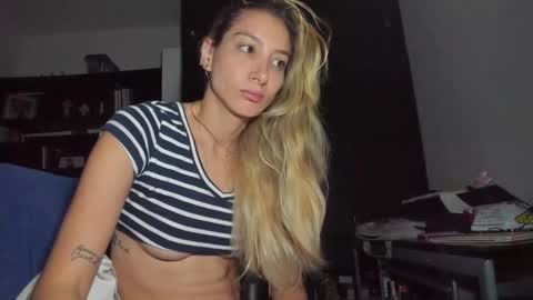 Snapshot of danikrosse chatting on December 2024 05:45:02 AM Danik online show from December 2024 05:45:02 AM
