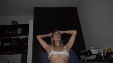 Snapshot of danikrosse chatting on December 2024 03:44:01 AM Danik online show from December 2024 03:44:01 AM