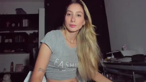 Snapshot of danikrosse chatting on February 2025 03:54:01 AM Danik online show from February 2025 03:54:01 AM