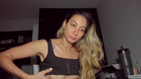 Snapshot of danikrosse chatting on September 2025 05:51:01 AM Danik online show from September 2025 05:51:01 AM