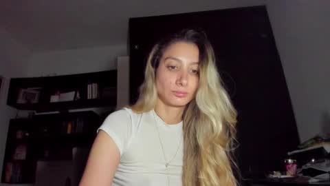 Snapshot of danikrosse chatting on September 2025 03:52:01 AM Danik online show from September 2025 03:52:01 AM