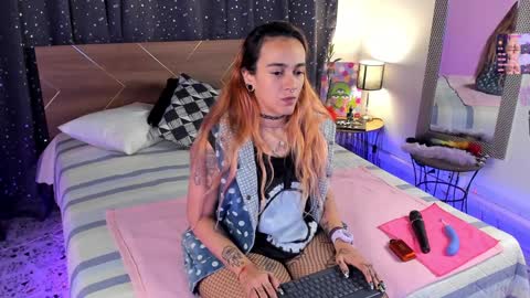 Snapshot of danna__castle chatting on December 2024 04:53:02 AM Dannacastle online show from December 2024 04:53:02 AM