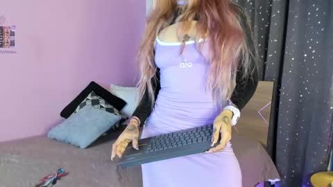 Snapshot of danna__castle chatting on March 2025 05:31:02 AM Dannacastle online show from March 2025 05:31:02 AM