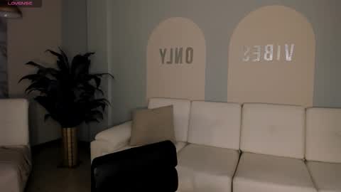 Danna Cruz  online show from September 2025 10:47:01 AM