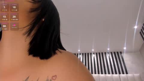 Danna Gibbs online show from February 2025 10:43:02 PM