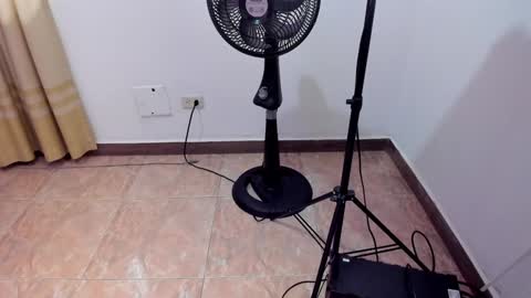 DannaHadid online show from December 2024 06:06:01 PM