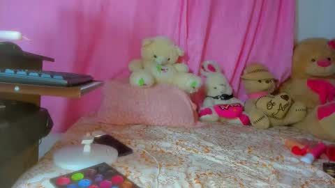 Danna Sofia jeins online show from October 2025 09:06:02 AM