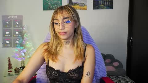 Snapshot of dannielle_ chatting on December 2024 10:39:02 PM online show from December 2024 10:39:02 PM