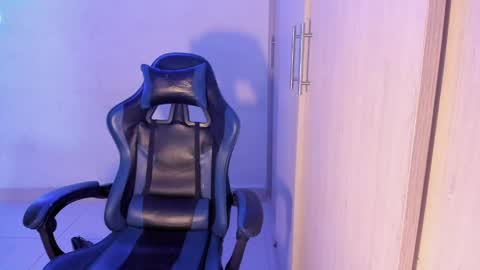 dante_martinez1 online show from April 2026 09:39:33 PM