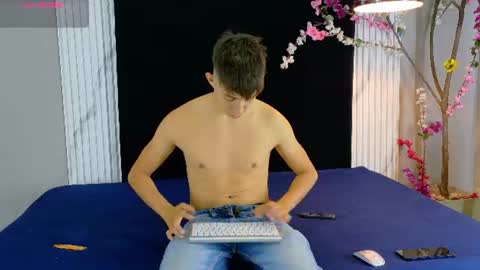 Snapshot of danteandviolete_cr chatting on July 2026 11:19:02 AM DANTEVIOLETE online show from July 2026 11:19:02 AM