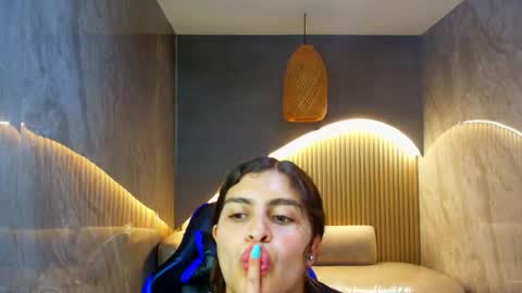 Dany online show from November 2025 01:32:02 PM