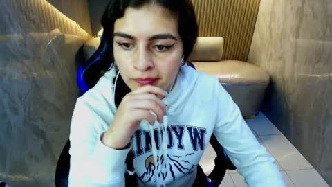 Dany online show from November 2025 01:32:02 PM