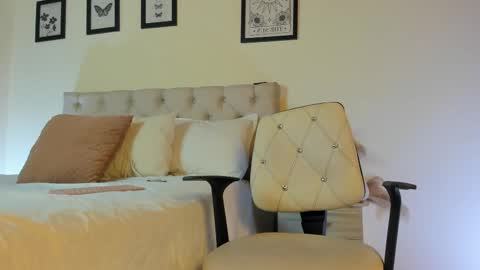 Antonella Mora online show from October 2025 12:23:02 PM