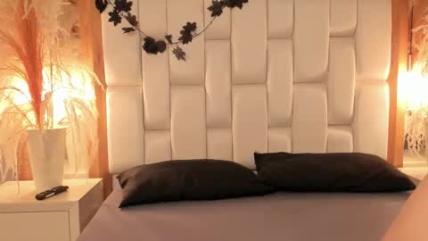 daphne_and_roger online show from December 2025 11:07:01 AM