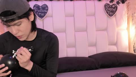 daphne_and_roger online show from April 2026 11:22:02 AM