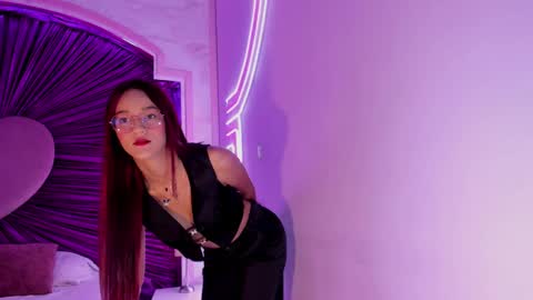Daphne online show from December 2024 11:44:01 AM
