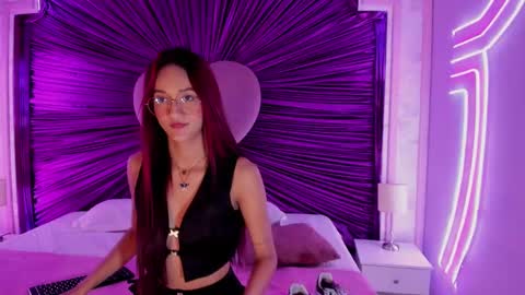 Daphne online show from December 2024 05:53:02 PM