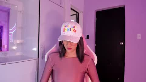 Daphne online show from November 2025 03:05:02 AM