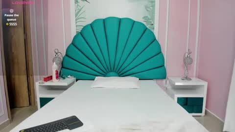 Snapshot of daphne_fox_ chatting on January 2025 02:35:02 PM Daphne  online show from January 2025 02:35:02 PM