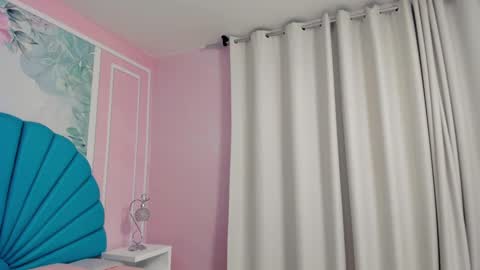 Snapshot of daphne_fox_ chatting on February 2025 02:15:01 AM Daphne  online show from February 2025 02:15:01 AM