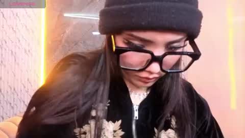 daphne_nicole_b online show from July 2026 01:00:01 AM