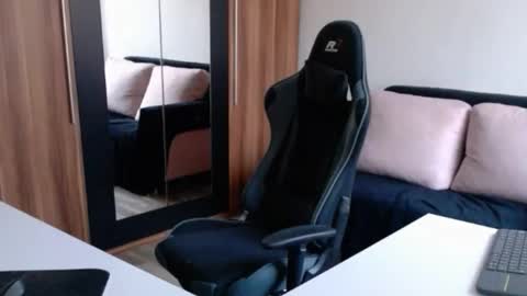 darius_94 online show from September 2025 05:51:01 AM