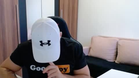 darius_94 online show from November 2025 06:35:02 AM