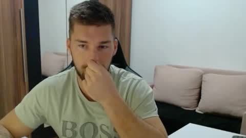 darius_94 online show from November 2025 05:40:02 AM