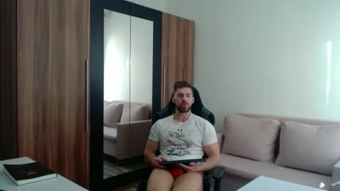 darius_94 online show from March 2026 06:52:01 AM