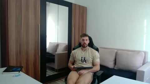 darius_94 online show from March 2026 06:51:02 AM