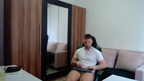 darius_94 online show from April 2026 06:38:01 AM