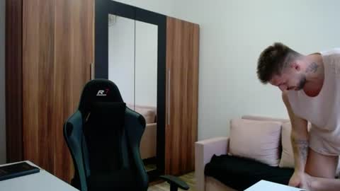 darius_94 online show from June 2026 04:24:02 AM