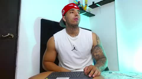 Darius Phoenix  online show from February 2026 08:31:02 PM