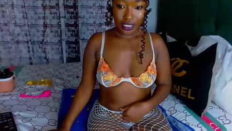 Snapshot of dark_chocolate0 chatting on April 2026 06:11:02 AM becky online show from April 2026 06:11:02 AM