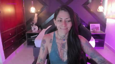 M I K A E L A online show from October 2025 07:13:01 PM