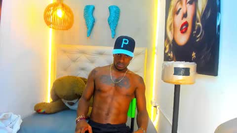 dark_king01 online show from February 2026 07:21:01 PM