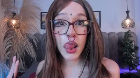 Nina online show from December 2025 03:47:01 AM