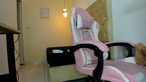 darkknightx01 online show from October 2025 01:14:02 AM