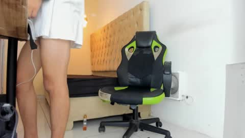 darkknightx01 online show from October 2025 05:44:01 PM