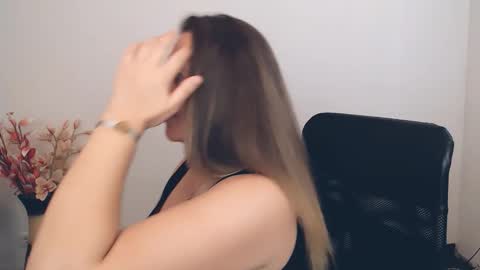 Anna online show from September 2025 12:39:01 PM