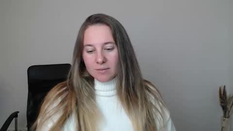 Anna online show from October 2025 10:22:01 PM