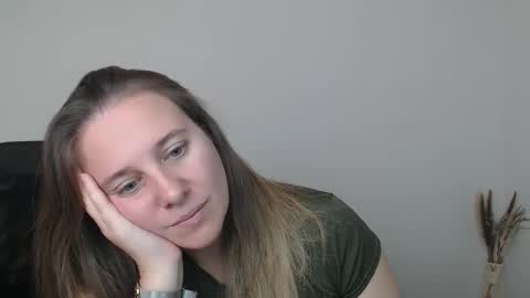 Anna online show from November 2025 03:55:02 PM