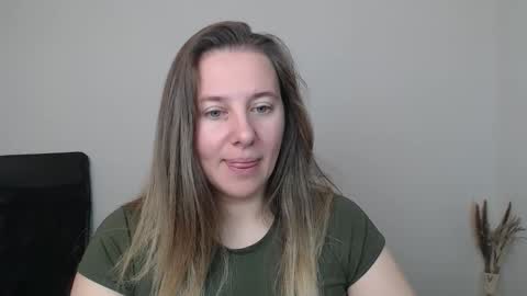 Anna online show from November 2025 04:01:02 AM