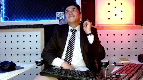 DARKO0717 online show from December 2024 05:55:01 PM