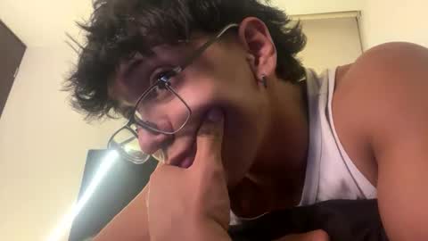 darkpleasuress online show from May 2026 08:00:01 AM