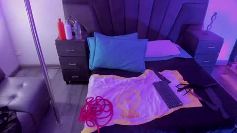 Snapshot of darlingbdsm_ chatting on December 2024 07:22:02 PM Darling online show from December 2024 07:22:02 PM