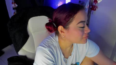 Snapshot of darlingbdsm_ chatting on December 2024 08:26:02 PM Darling online show from December 2024 08:26:02 PM