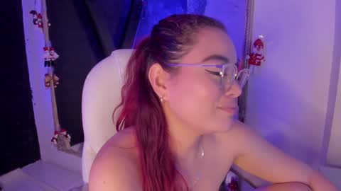 Snapshot of darlingbdsm_ chatting on December 2024 04:40:01 PM Darling online show from December 2024 04:40:01 PM